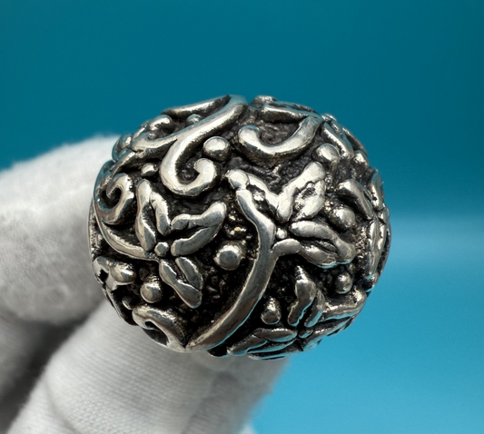 Stunning Vintage Designer Sterling Silver Ring with Floral Motif0