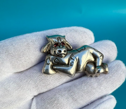 Attractive & Fun Sterling Silver Brooch Pin of Cow with Lab Ruby Eyes7