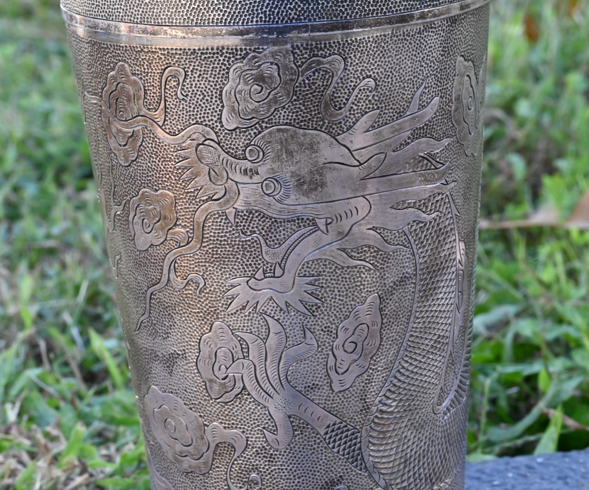 Etched Antique Dragon Design Teh Ling Export Silver Cocktail Shaker 615 Grams9