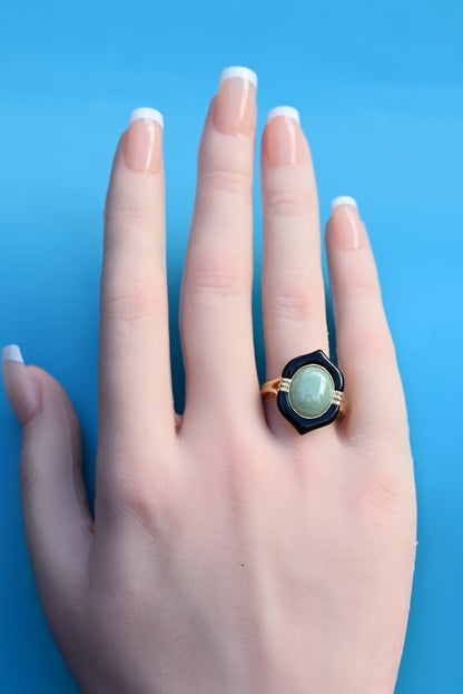 Stunning 14K Yellow Gold Jade & Onyx Ring3