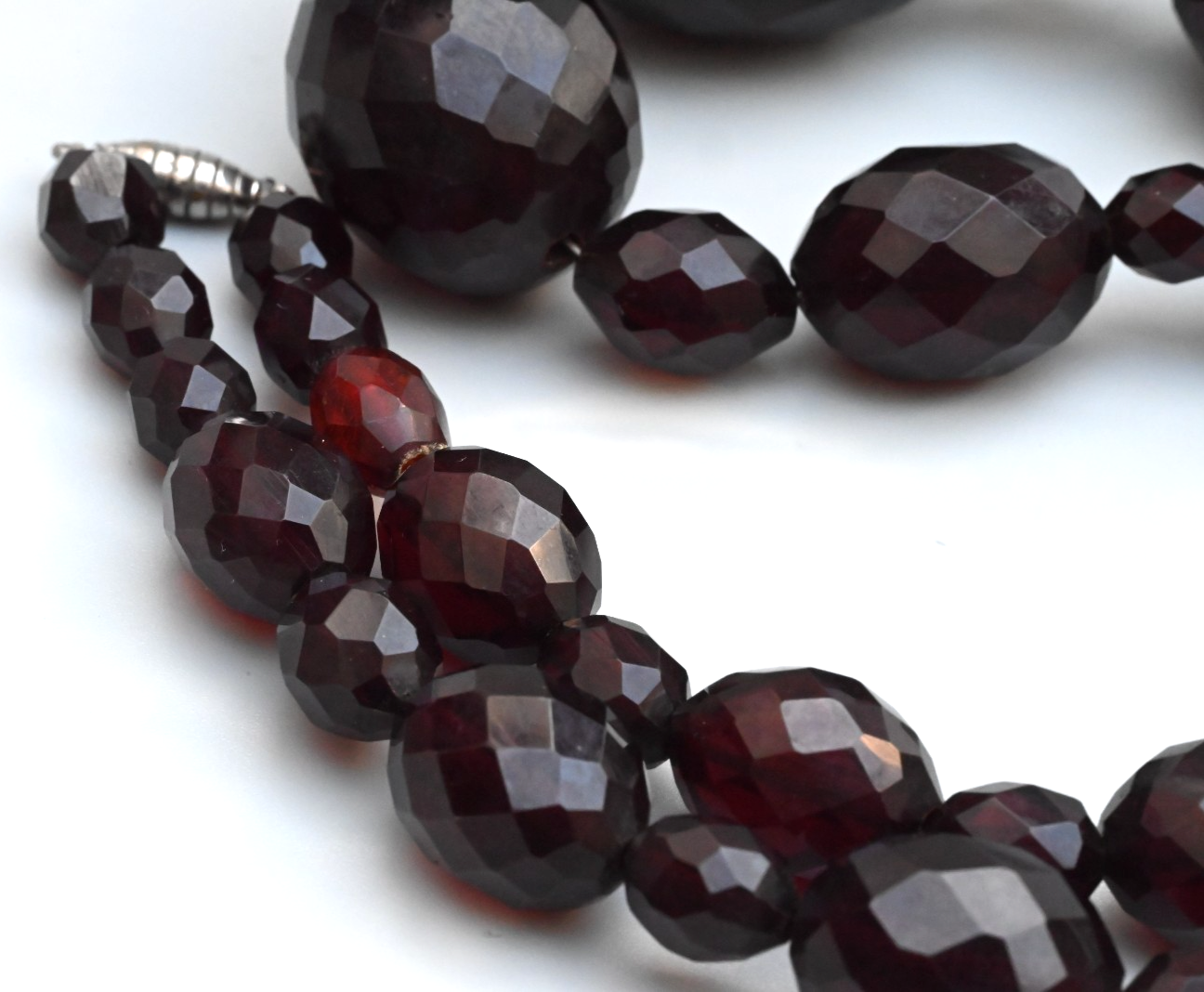 Large Antique / Vintage Art Deco Faceted Beaded Cherry Bakelite Necklace3