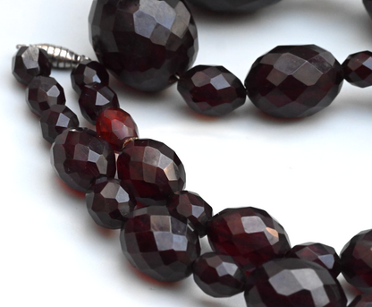 Large Antique / Vintage Art Deco Faceted Beaded Cherry Bakelite Necklace3