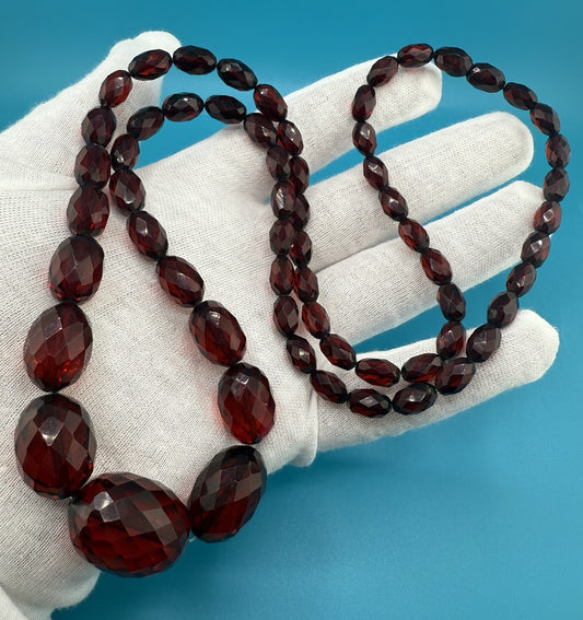 Antique / Vintage Art Deco Faceted Beaded Cherry Bakelite Necklace 44 Gram0