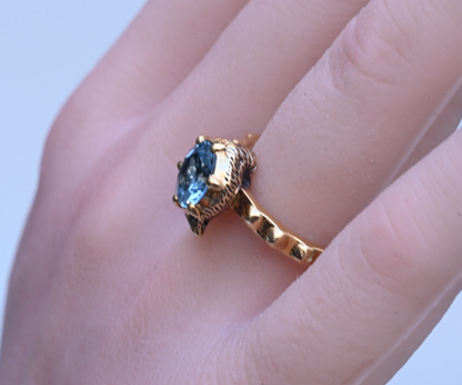 Gucci Le Marché des Merveilles Feline Head Ring in 18k Yellow Gold Diamond Eyes3