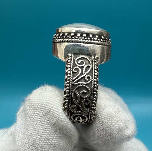 Elegant Vintage Sterling Silver 925 & Mother of Pearl Ring1