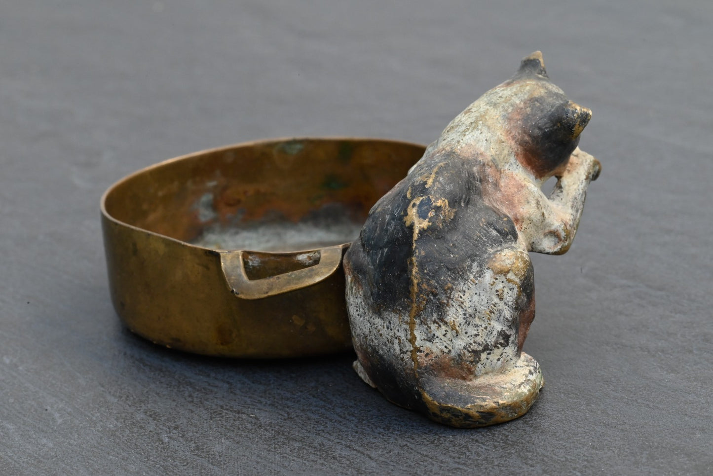 Rare & Fun Austrian Vienna Cold Painted Bronze Ashtray with Cat Holding Nose3
