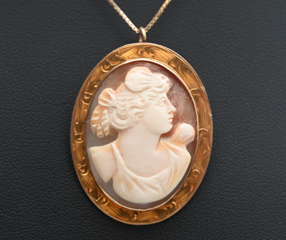 Antique 1900s Carved Shell Cameo Portrait of Woman Set in 10K Yellow Gold0