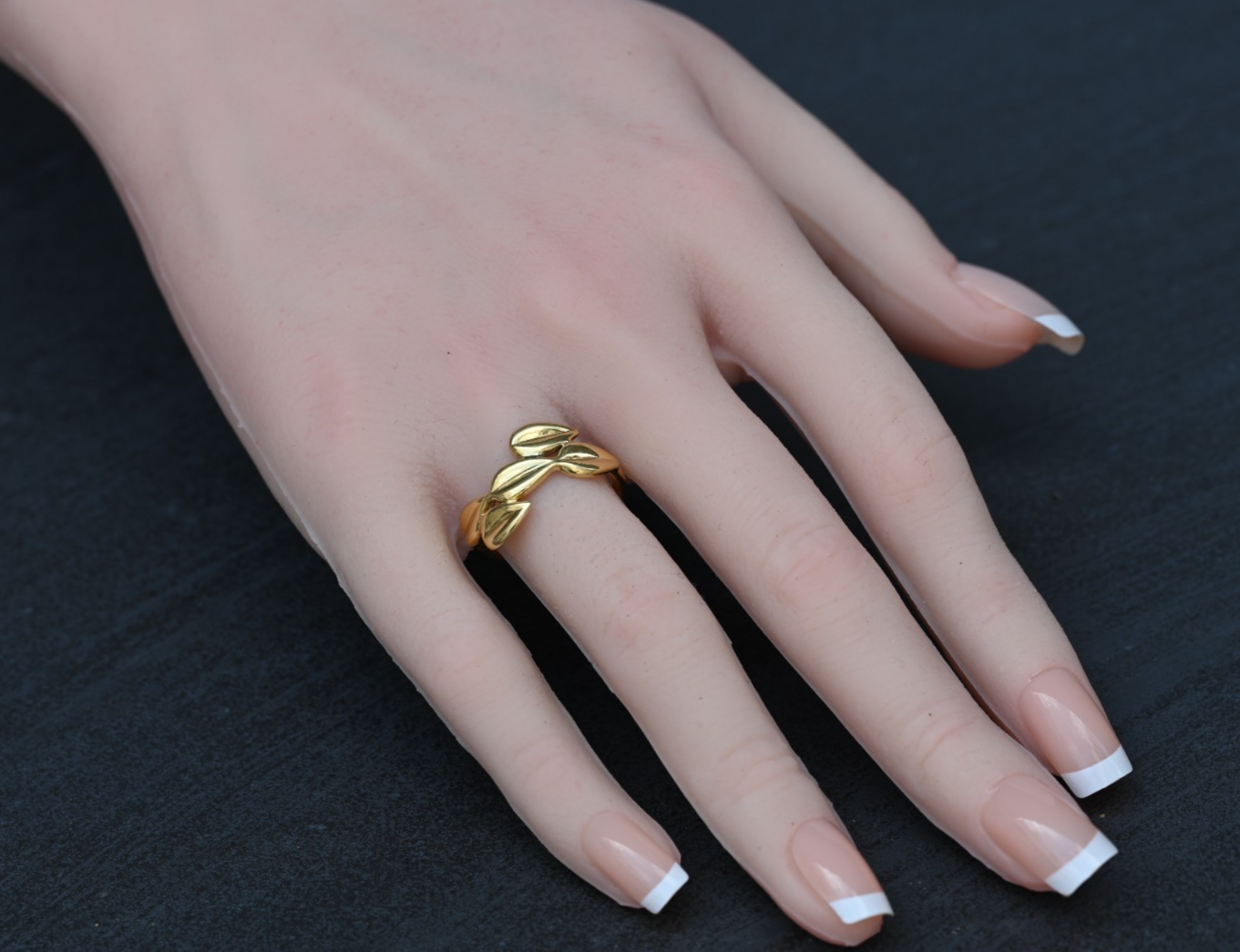 Super Rare Designer Robert Lee Morris 18K Yellow Gold Dart Motif Ring Size 80