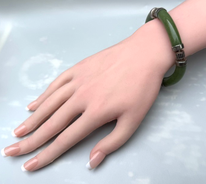 Gorgeous Vintage Chinese Green Jade & Textured Sterling Silver Bracelet1