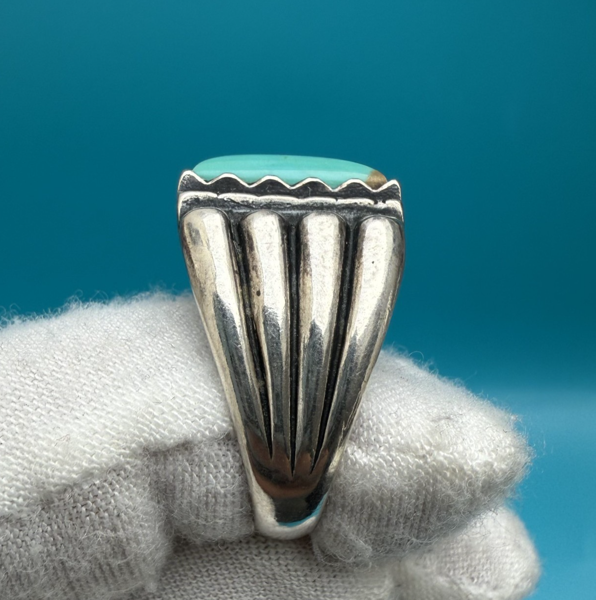 Gorgeous Sterling Silver Ring with Turquoise Gemstone 4