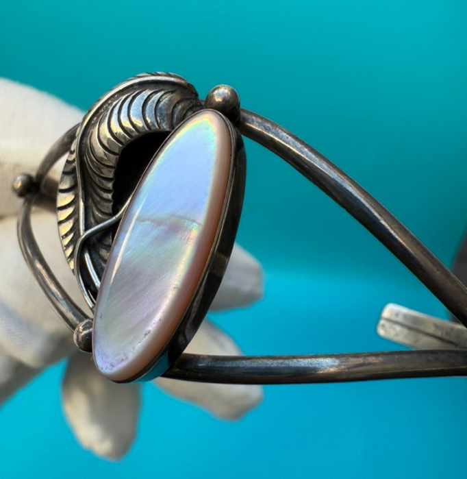 Lovely Navajo Sterling Silver 925 Native American Mother of Pearl Cuff Bracelet 2