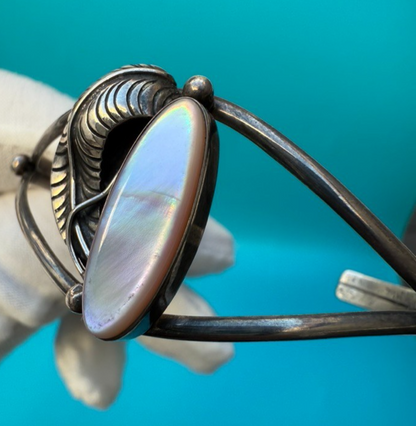 Lovely Navajo Sterling Silver 925 Native American Mother of Pearl Cuff Bracelet 2