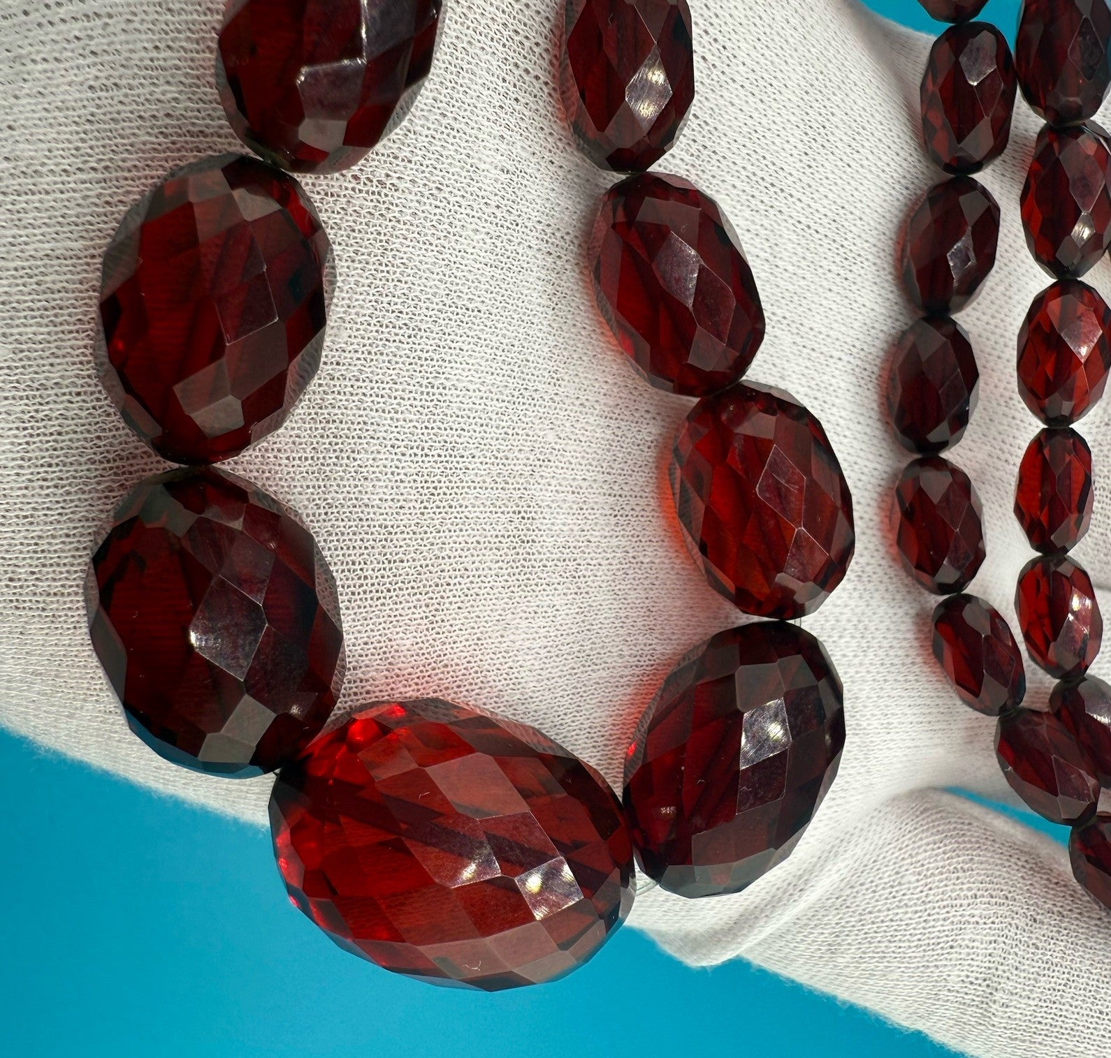 Antique / Vintage Art Deco Faceted Beaded Cherry Bakelite Necklace 44 Gram4