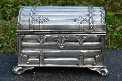 Stunning Antique Dutch or Austrian 750 Silver Trinket / Money Treasure Chest Box4