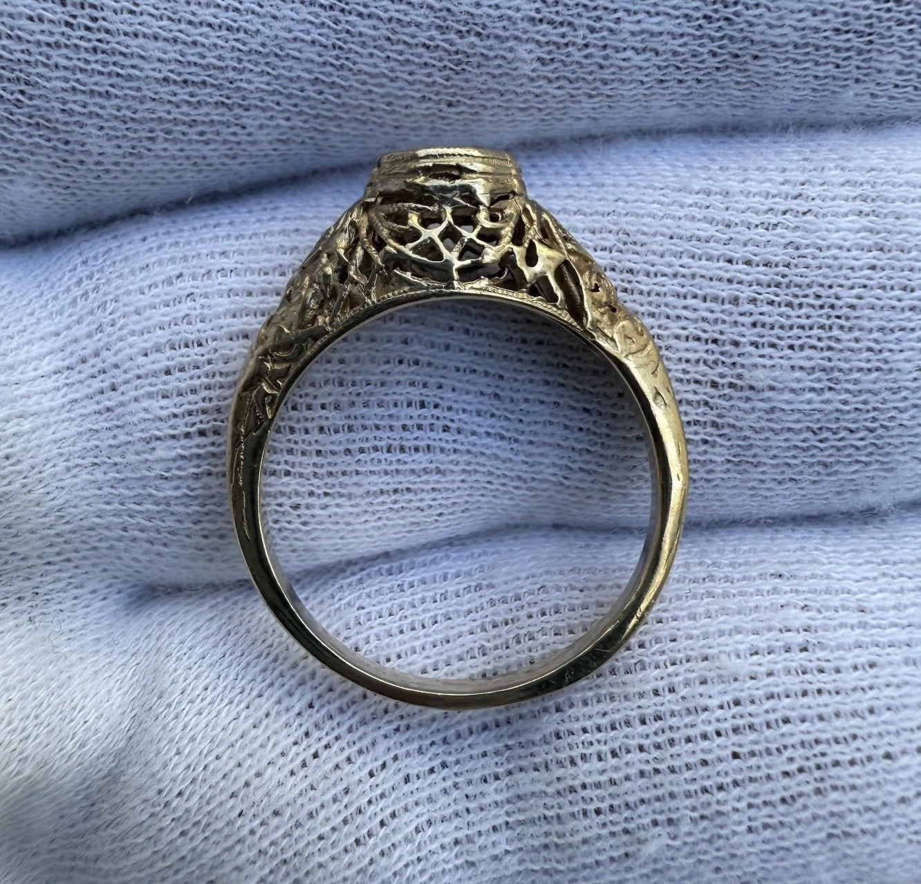 Super Attractive Antique Filigree 14k Yellow Gold Ring w/ Red Gem 14
