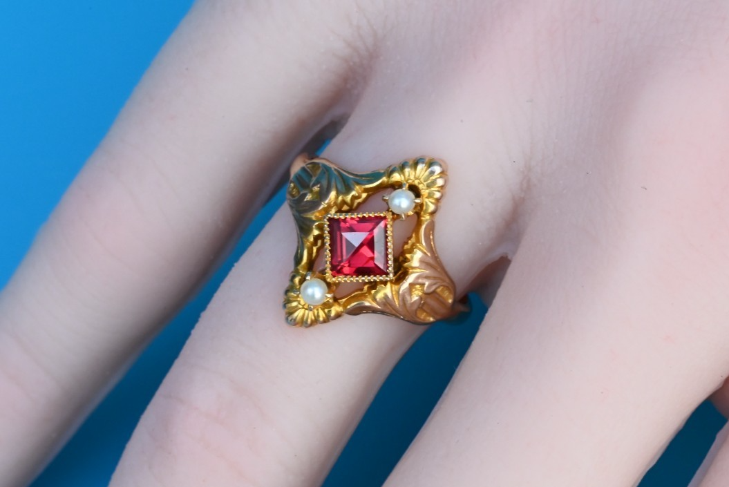 Superb Antique / Early Vintage 12K Yellow Gold Ring w/ Red Gemstone & Pearls4