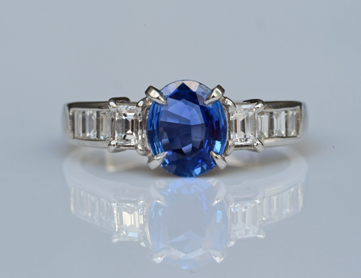 Superb High Quality Platinum Ring with 1 ct Natural Blue Sapphire Gemstone0
