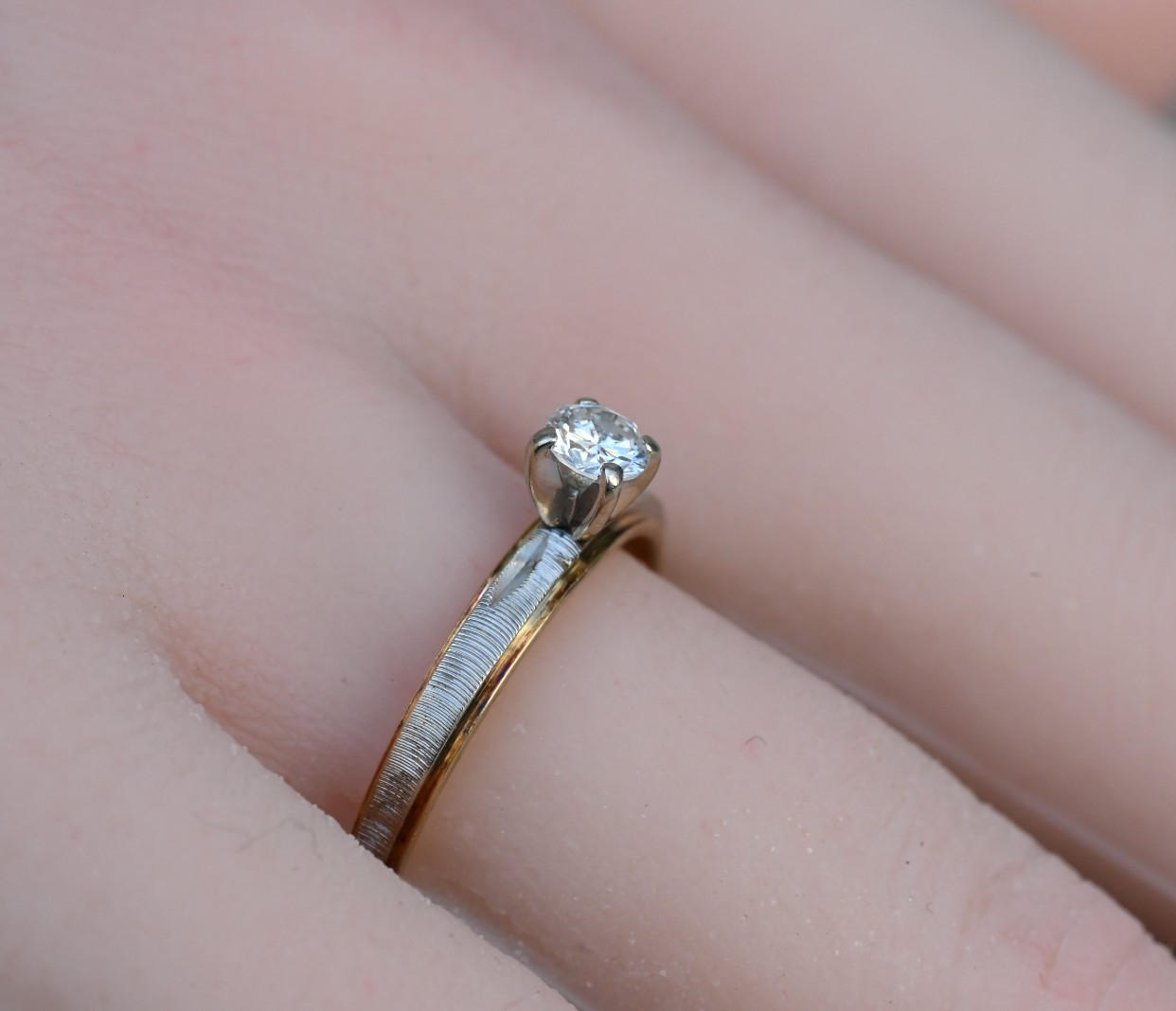 Wonderful Vintage Two Tone 14k Gold Ring with Clean .25 ct Round Diamond3
