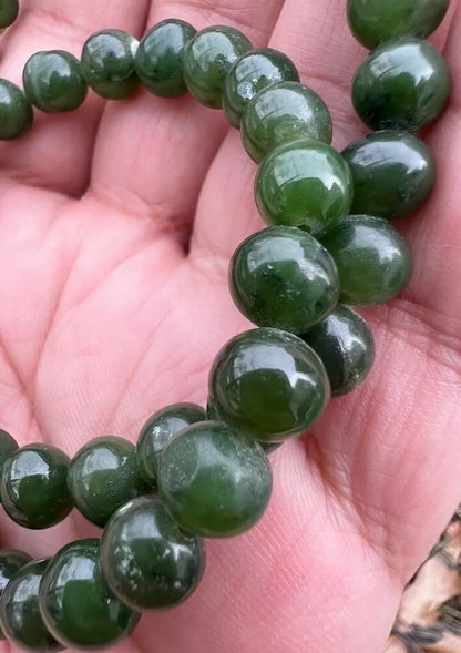 Vibrant Green Antique / Vintage Spinach Natural Nephrite Jade Beaded Necklace9