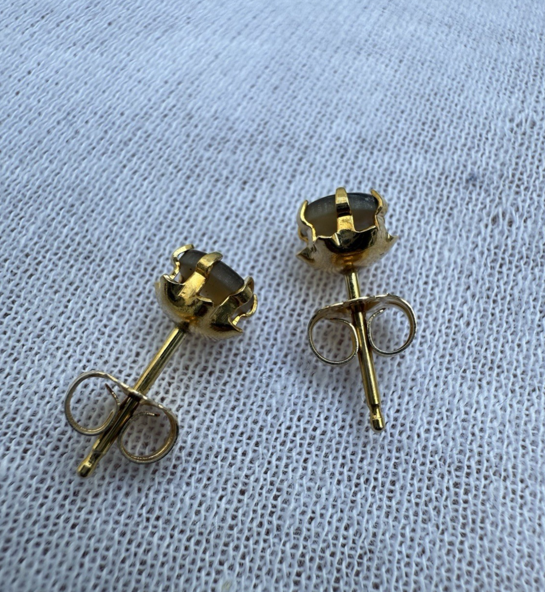 Awesome Stud 14k Yellow Gold Earrings with Shell or Opal Gems 3