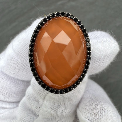 Stunning Faceted Carnelian Cabochon Gemstone Ring in 18K Gold by Roberto Coin2