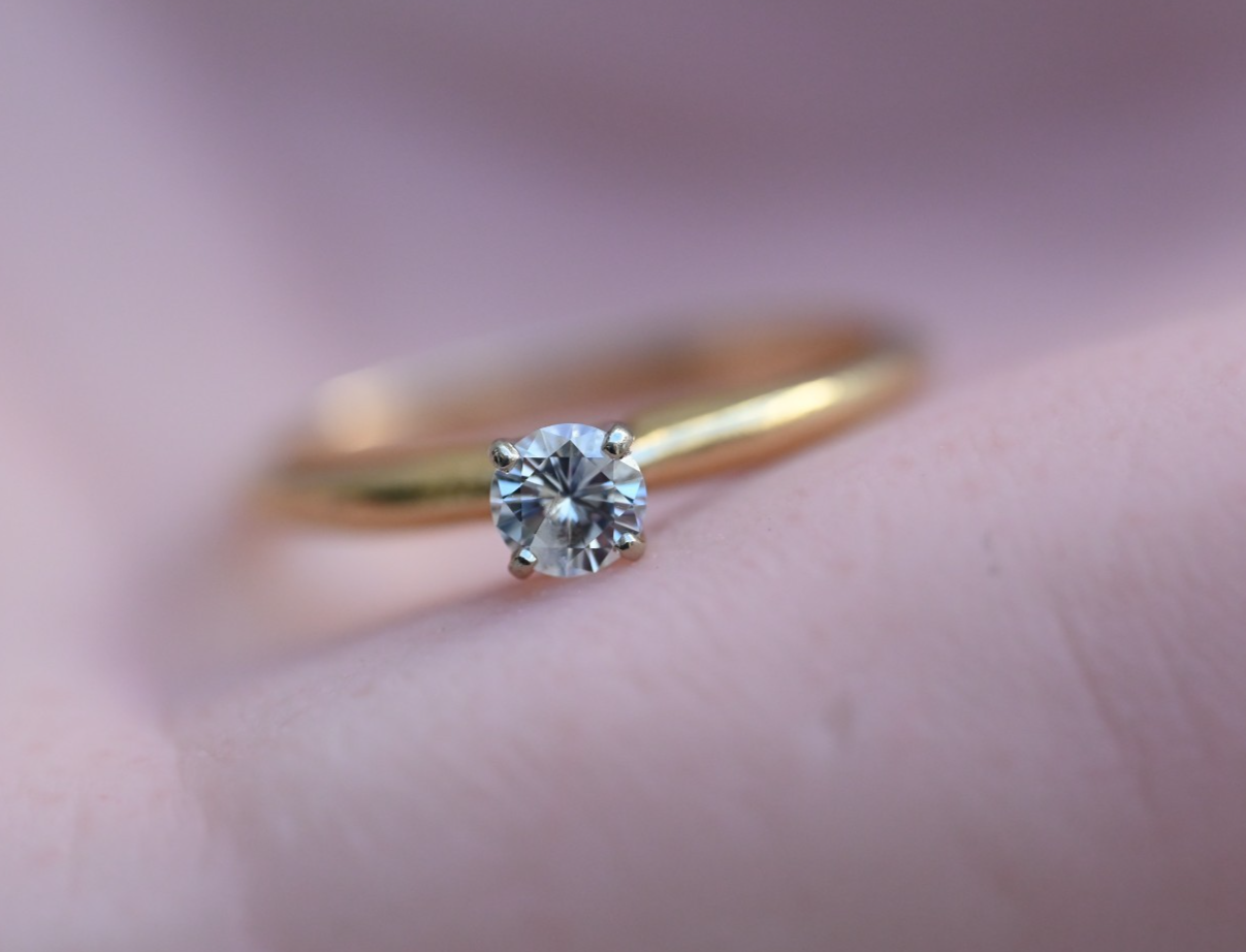 Gorgeous 14K Yellow Gold .25 ct Diamond Solitaire Ring0