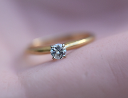 Gorgeous 14K Yellow Gold .25 ct Diamond Solitaire Ring0