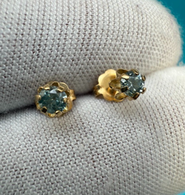 Beautiful Vintage 14k Yellow Gold Earrings with Small Topaz Gems2