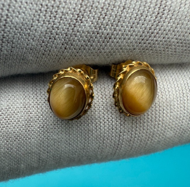 Beautiful Vintage 14k Yellow Gold Earrings with Cats Eye Gems 3