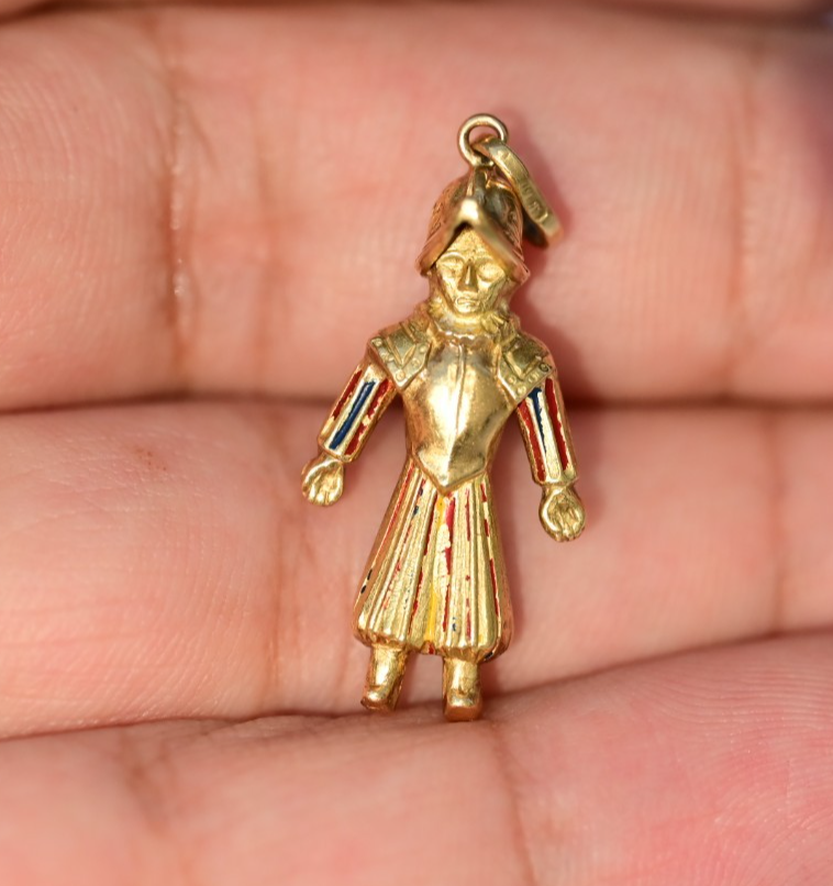 Rare 750 18K Yellow Gold Spanish Conquistador Charm Pendant with Enamel Work0