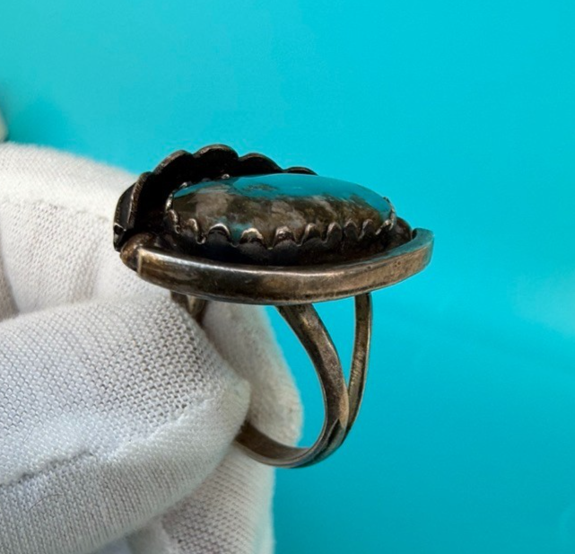 Beautiful Sterling Silver Southwest / Native American Ring w/ Turquoise Gem2