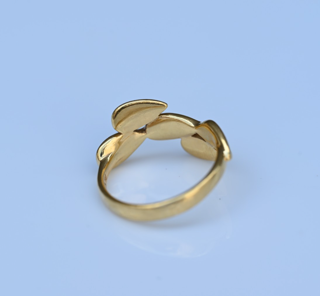 Simple yet Elegant Designer Robert Lee Morris 18K Yellow Gold Dart Motif Ring3