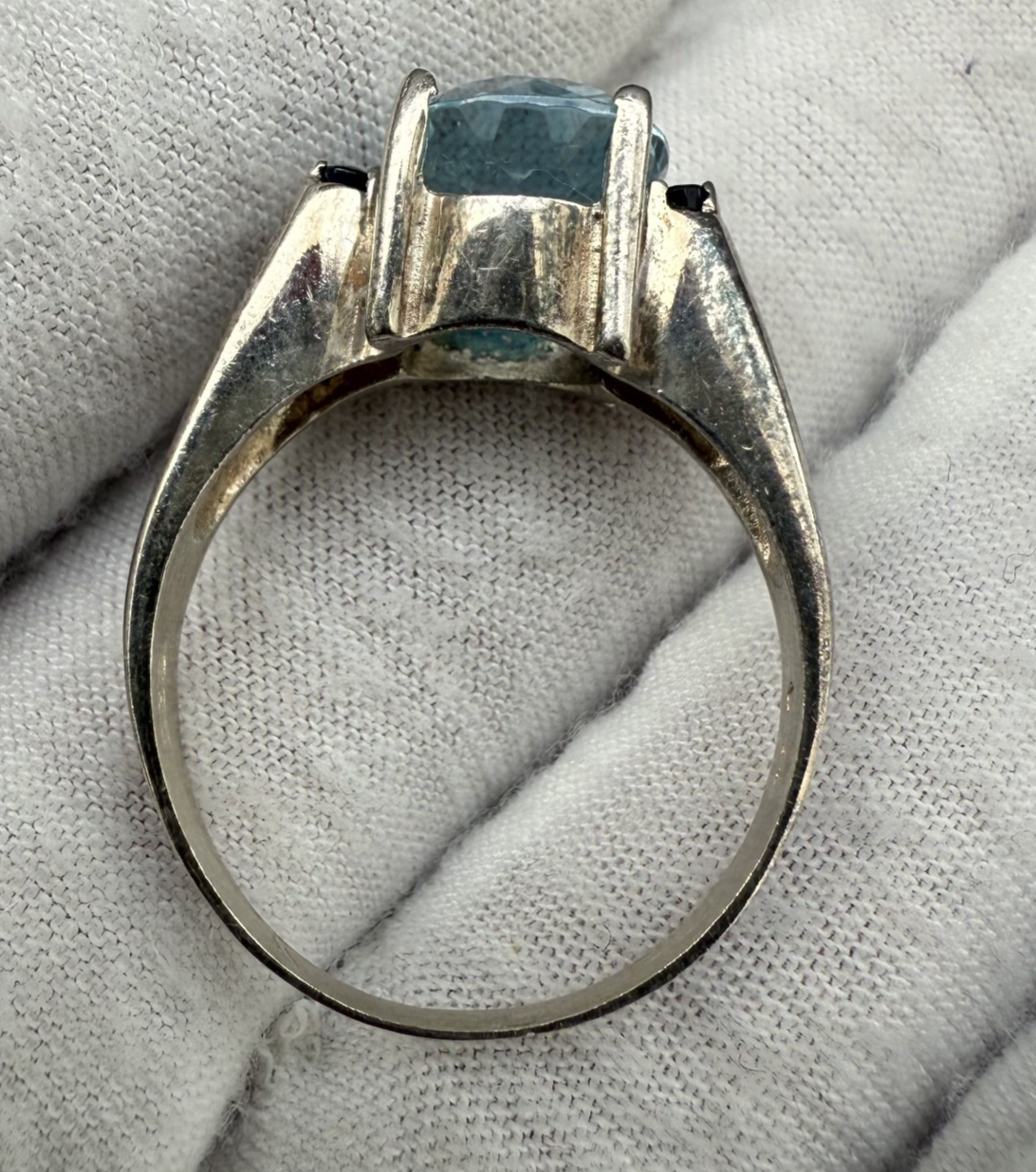 Stunning Sterling Silver Ring with Large Blue Topaz Gemstone5