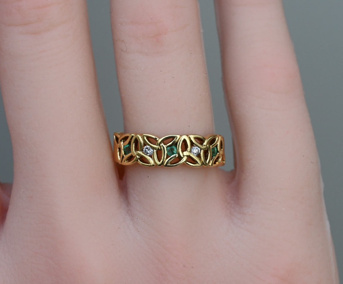 Vintage 10K - 14K Yellow Gold Trinity Knot / Celtic Diamond and Emerald Ring0