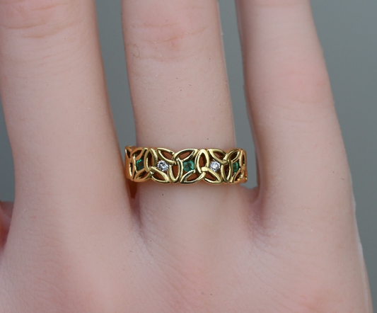 Vintage 10K - 14K Yellow Gold Trinity Knot / Celtic Diamond and Emerald Ring0