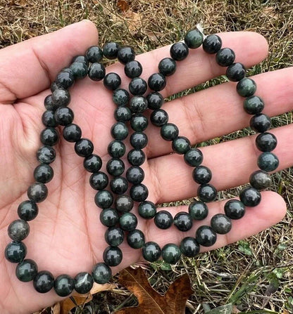 Leaf Green Antique / Vintage Spinach Natural Nephrite Jade Beaded Necklace0