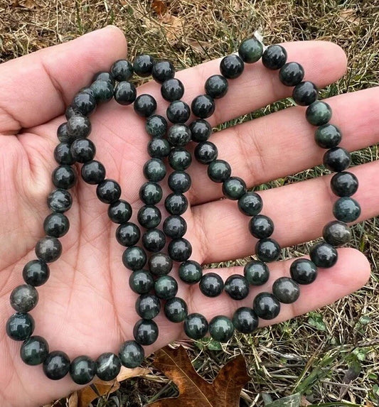 Leaf Green Antique / Vintage Spinach Natural Nephrite Jade Beaded Necklace0