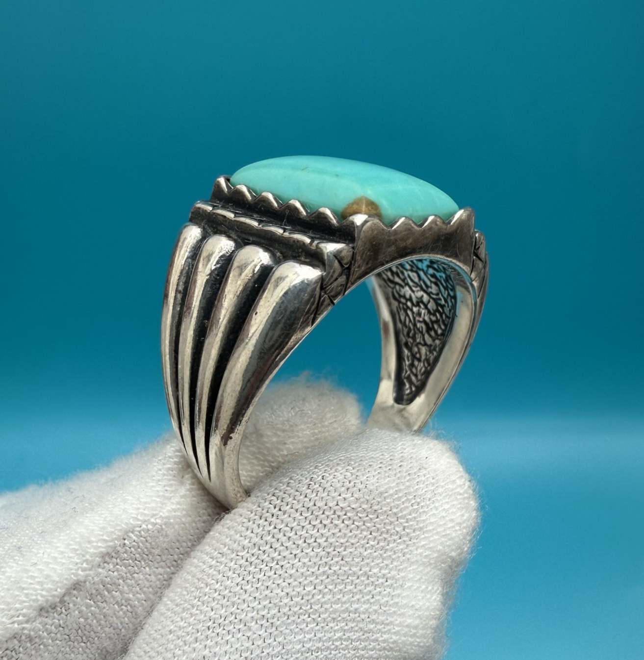 Gorgeous Sterling Silver Ring with Turquoise Gemstone 3