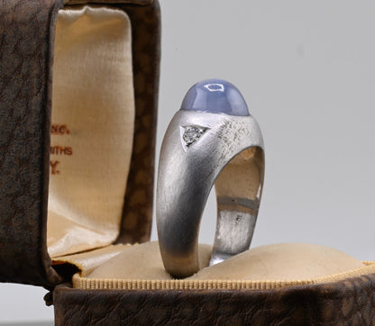 Art Deco 7.5 ct Blue Star Sapphire Cabochon Platinum Ring With Diamond Accents4