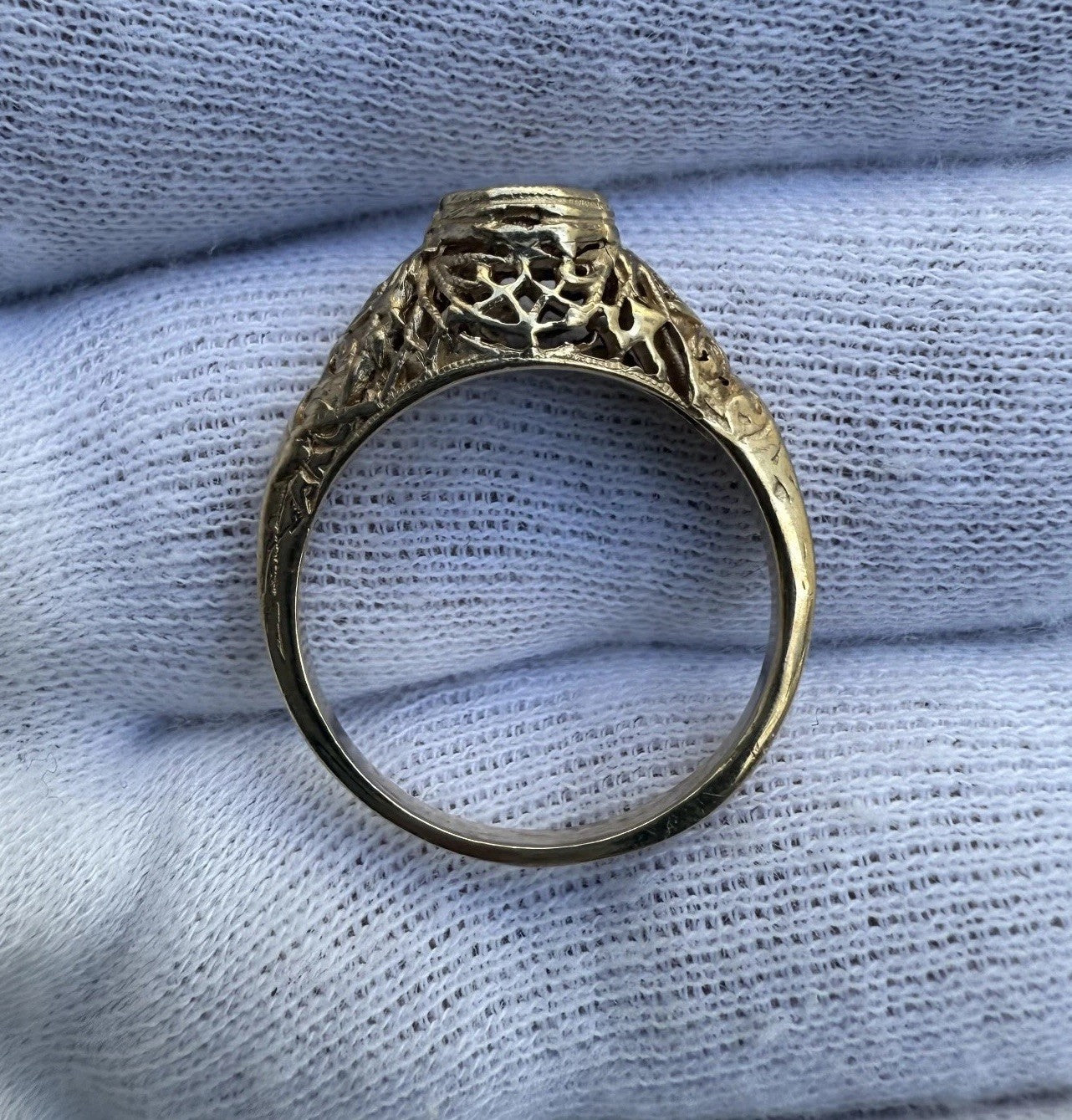 Super Attractive Antique Filigree 14k Yellow Gold Ring w/ Red Gem 10