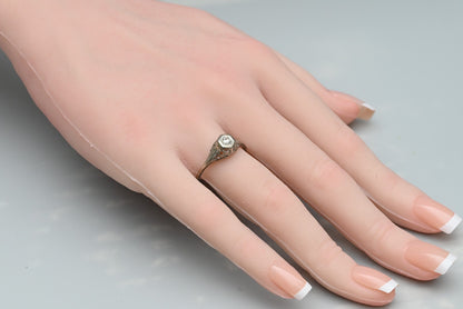 Beautiful Antique Art Deco Era 18k White Gold Filigree Ring with Diamond4