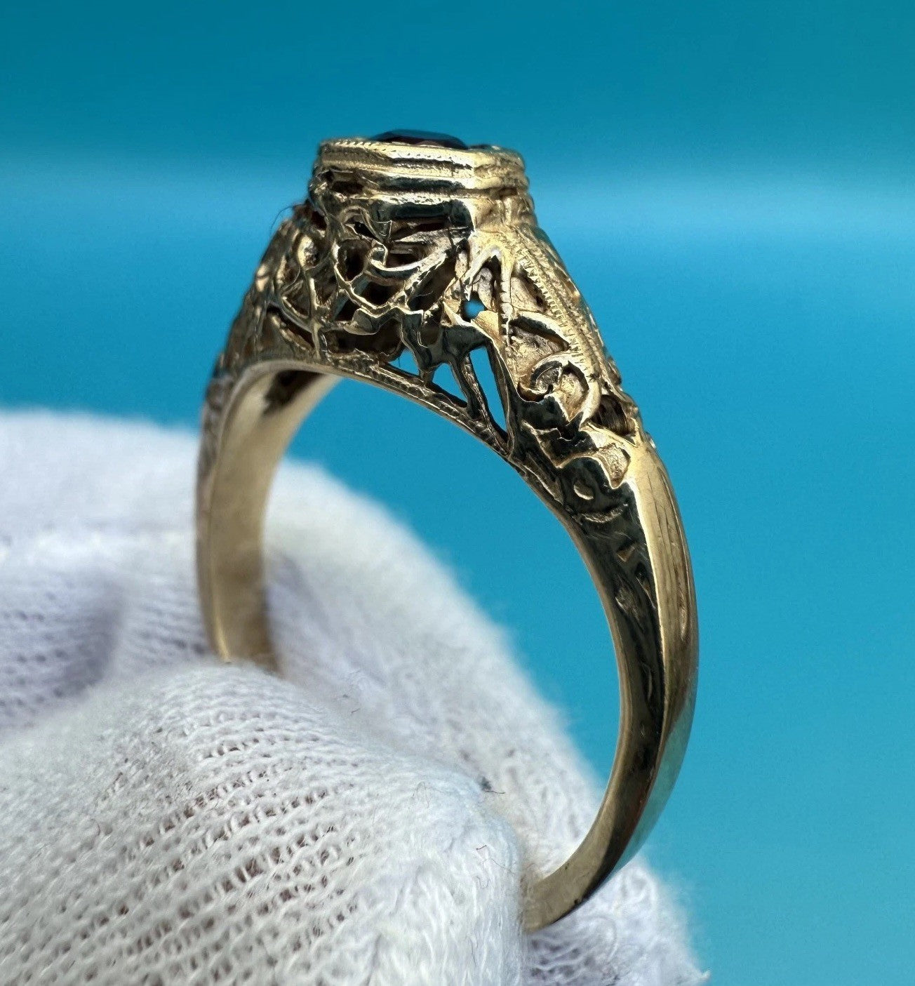 Super Attractive Antique Filigree 14k Yellow Gold Ring w/ Red Gem 13