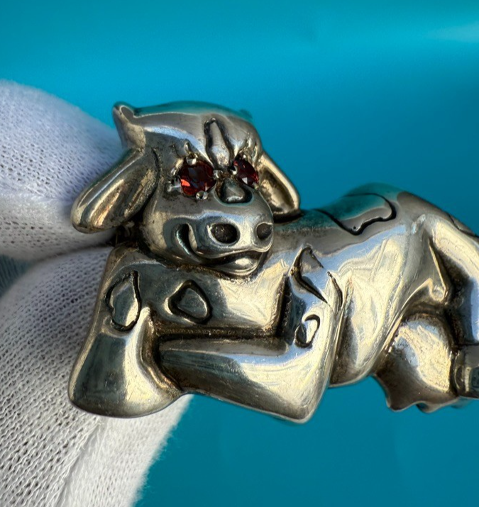 Attractive & Fun Sterling Silver Brooch Pin of Cow with Lab Ruby Eyes2