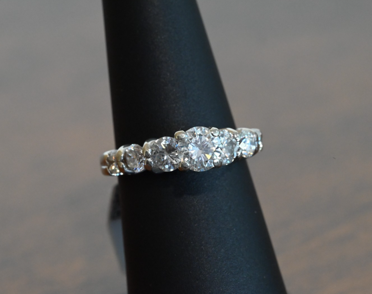 Gorgeous Multi Natural Round Brilliant Diamond Ring 1.85 Cttw  IGI Certified6