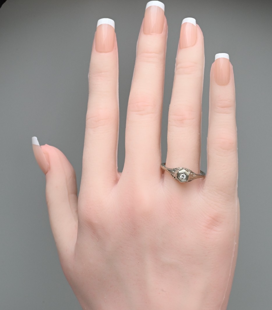 Beautiful Antique Art Deco Era 18k White Gold Filigree Ring with Diamond1