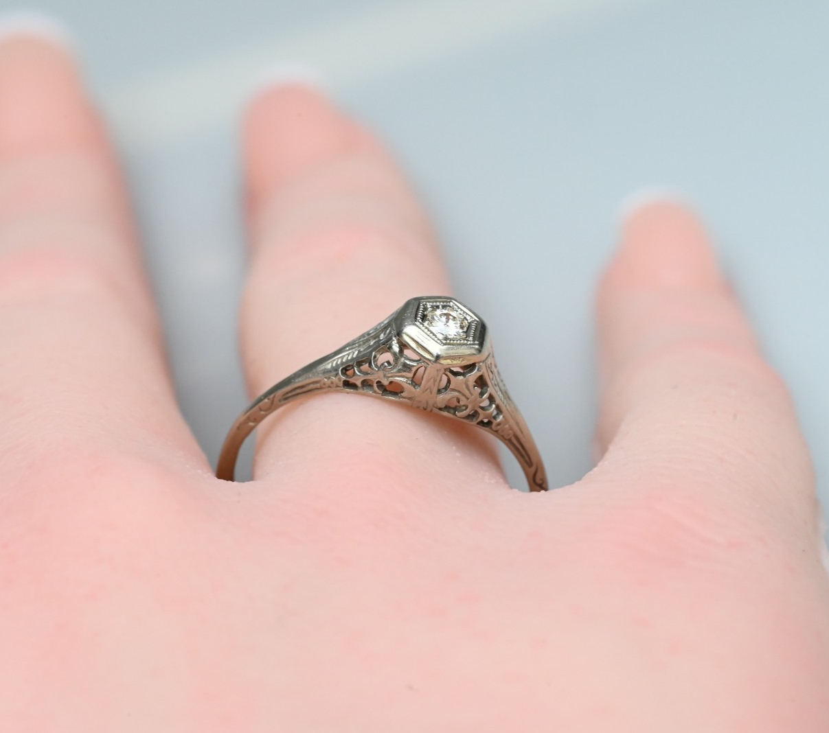 Beautiful Antique Art Deco Era 18k White Gold Filigree Ring with Diamond7