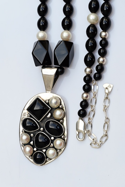 Vintage Jay King Desert Rose Trading (DTR) Black Onyx & Pearl Sterling Necklace1