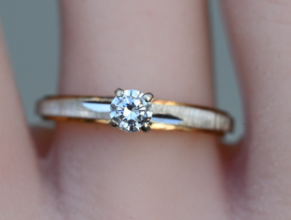 Wonderful Vintage Two Tone 14k Gold Ring with Clean .25 ct Round Diamond0