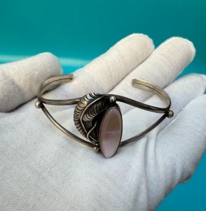 Lovely Navajo Sterling Silver 925 Native American Mother of Pearl Cuff Bracelet 4