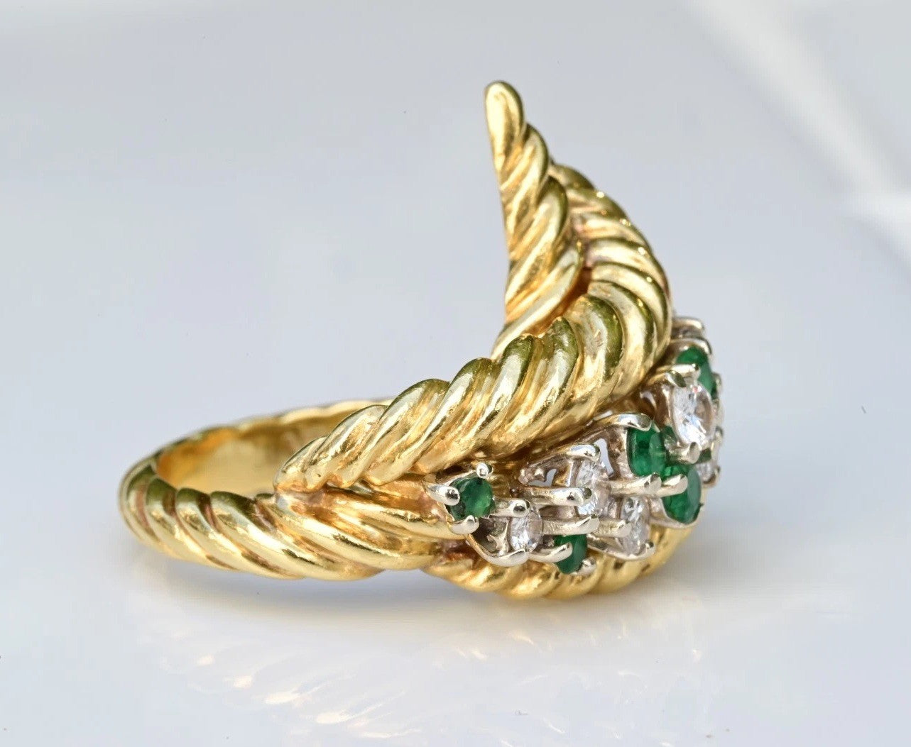 Gorgeous Vintage Designer Diamond & Emerald 18k Yellow Gold Ring1